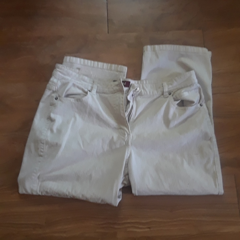 White Capris Pants